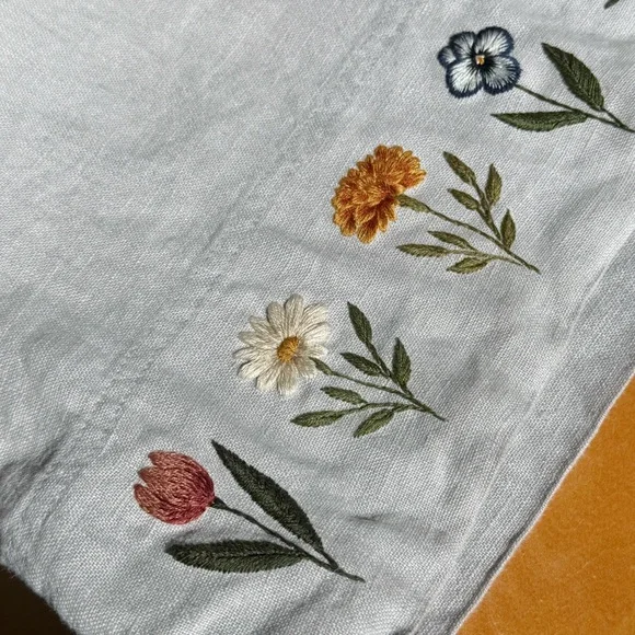 Linenfox Hand-Embroidered Floral Crop Tank - Picture 3 of 8